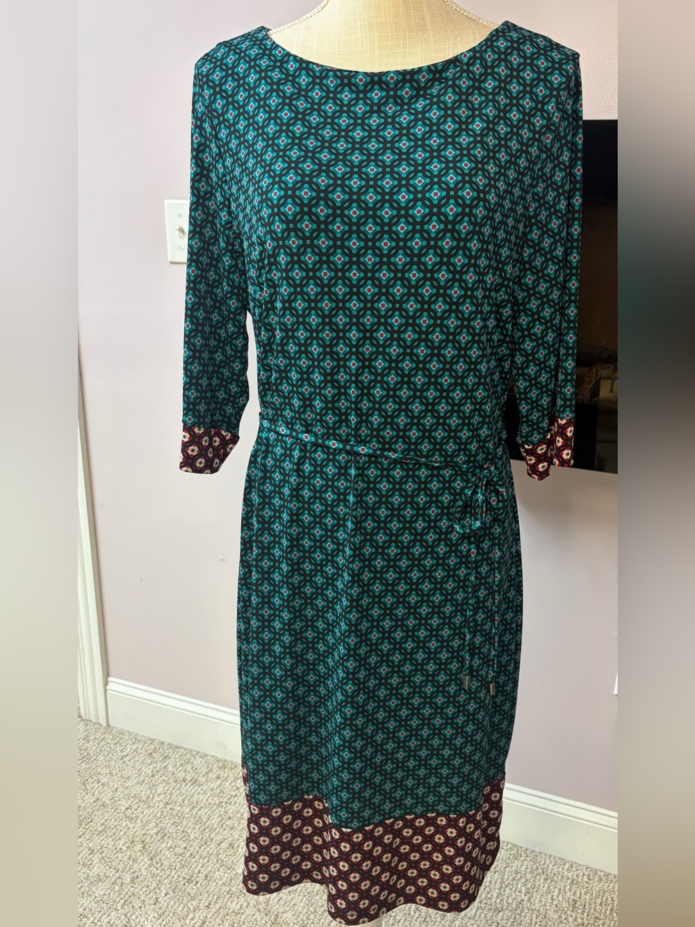 Liz Claiborne Teal Patterned Midi Dress with Contrasting Hem. Size large